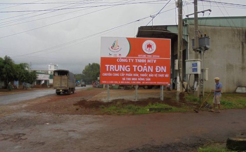 Chuỗi Bảng Hiệu Tôn Dán Decal Đại Lý Phân Bón Tại Bình Thuận